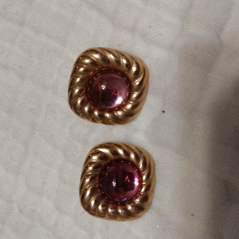 Vintage, Avon 1980, elegant purple and gold pierced earring with glass cabochon. - Picture 3 of 4